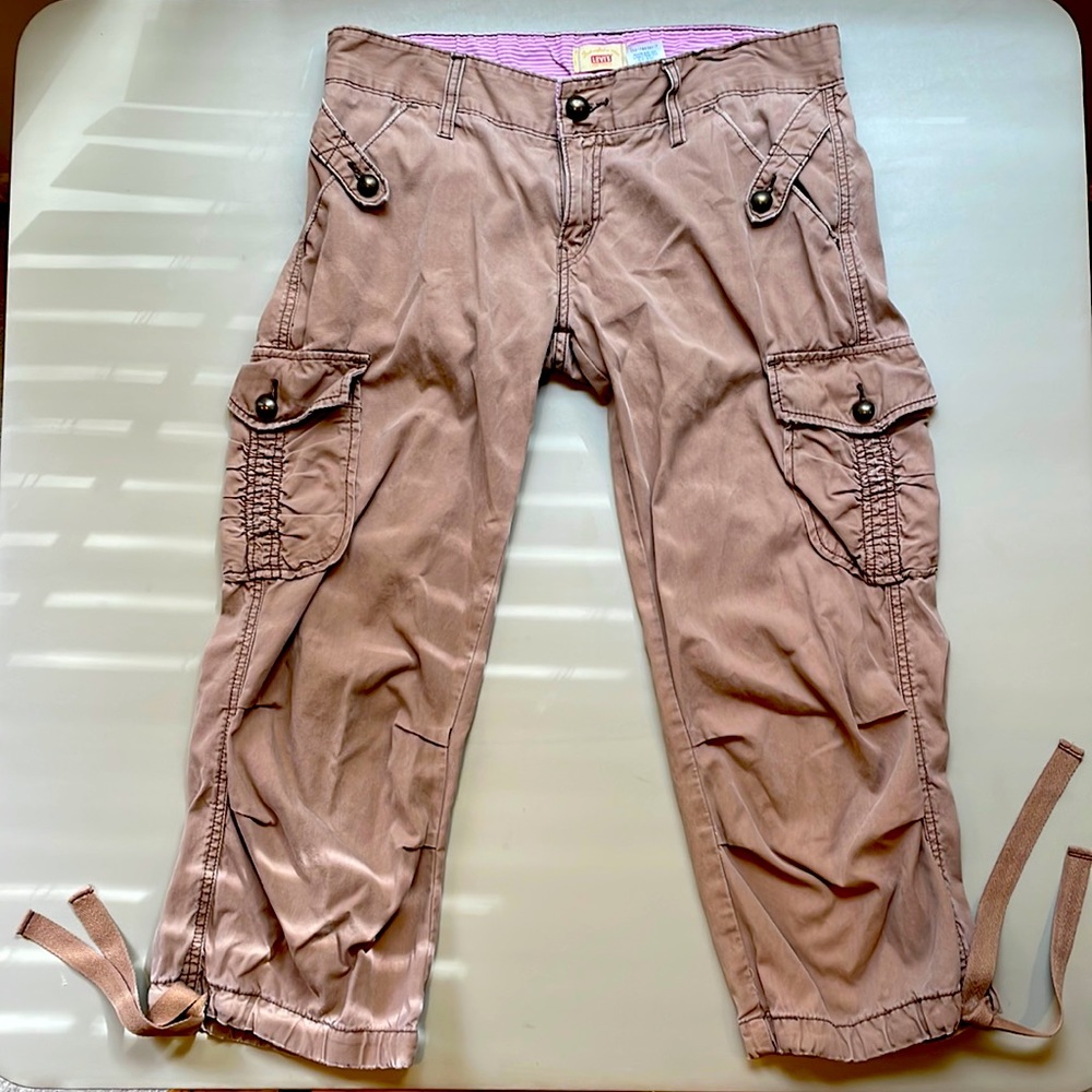 Womens Levi’s Capris 11